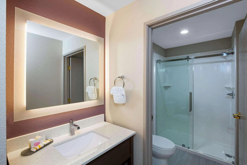 La Quinta Inn & Suites by Wyndham Las Vegas Nellis