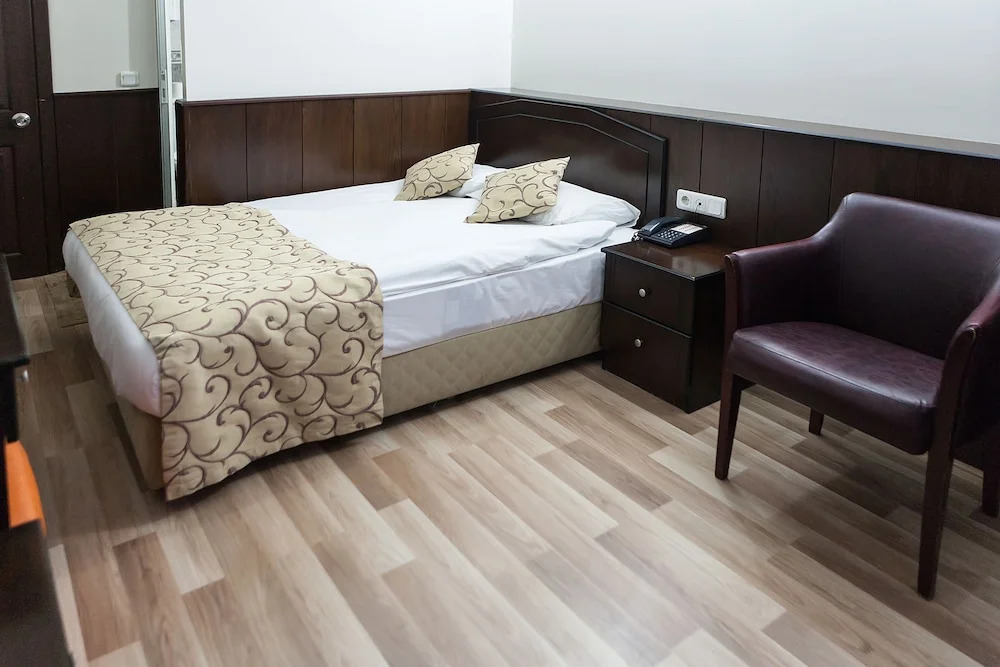 Lal Hotel