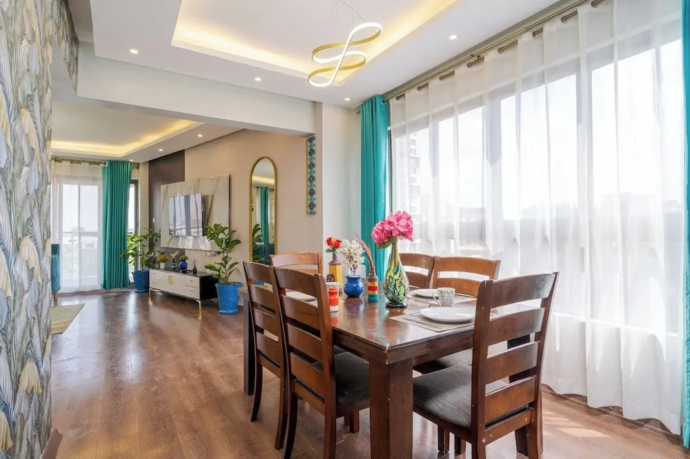 Luxury 4 Bedroom with a Rooftop Pool