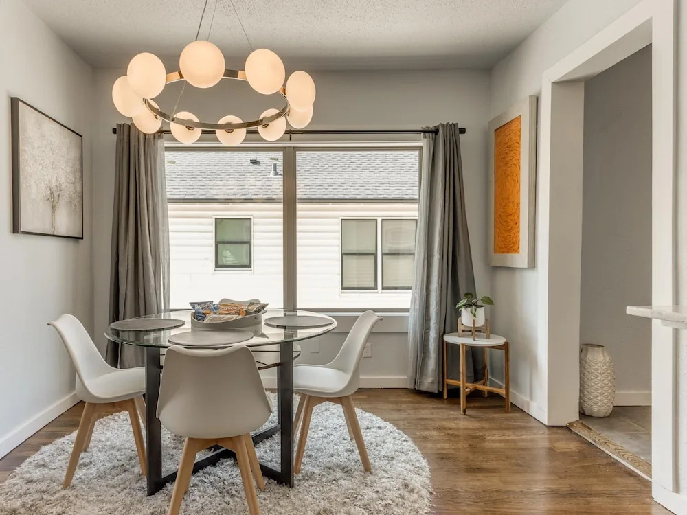 2BR Stylish Retreat in Midtown