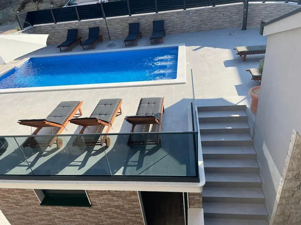 Apartments Villa Milas with pool
