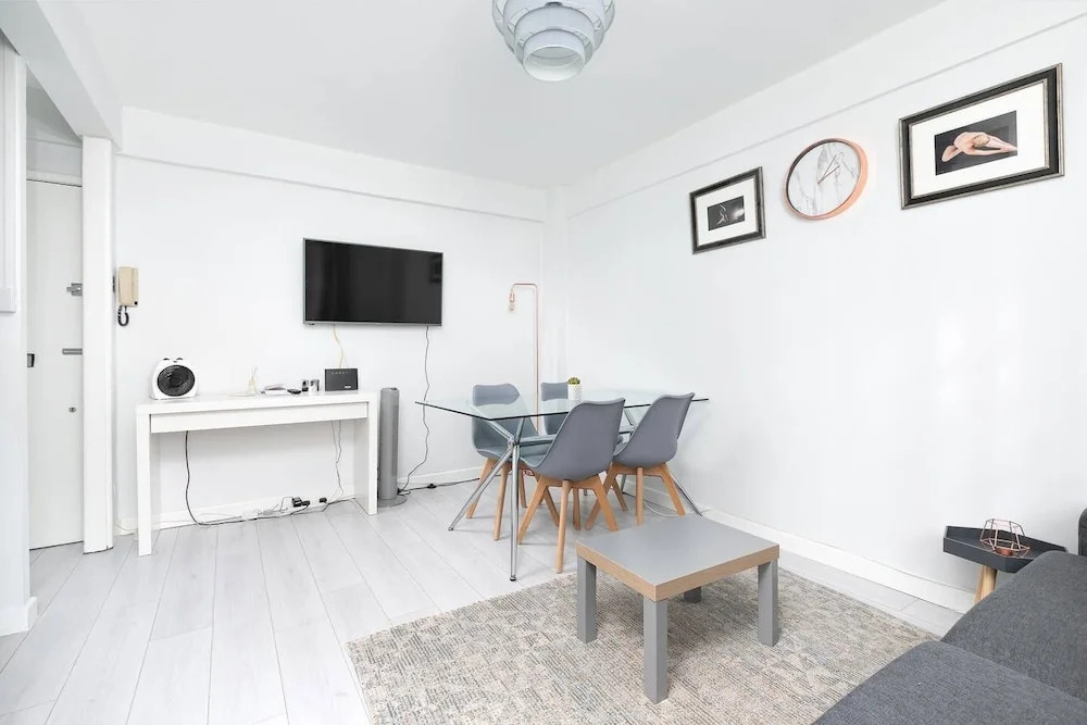 Shepherd's Bush Flat near Westfield