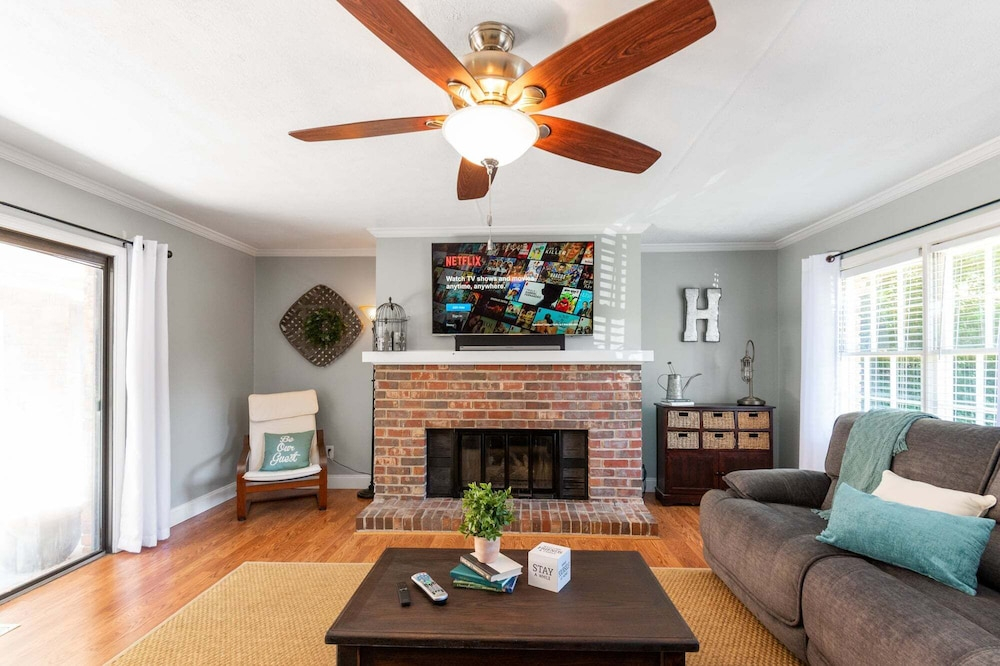 3926 Pineview, Smyrna