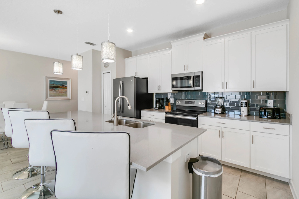 4 Bedrooms 3 Bathrooms Storey Lake 4863 Rc
