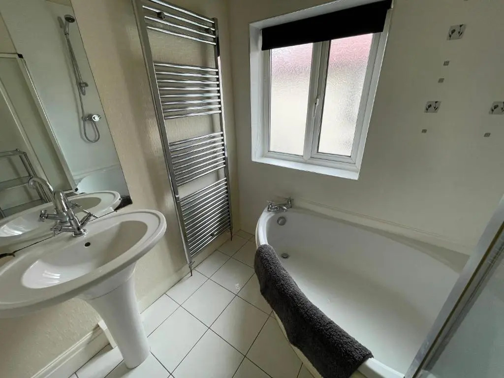 1st floor 2 bedroom apartment with park views and garden.