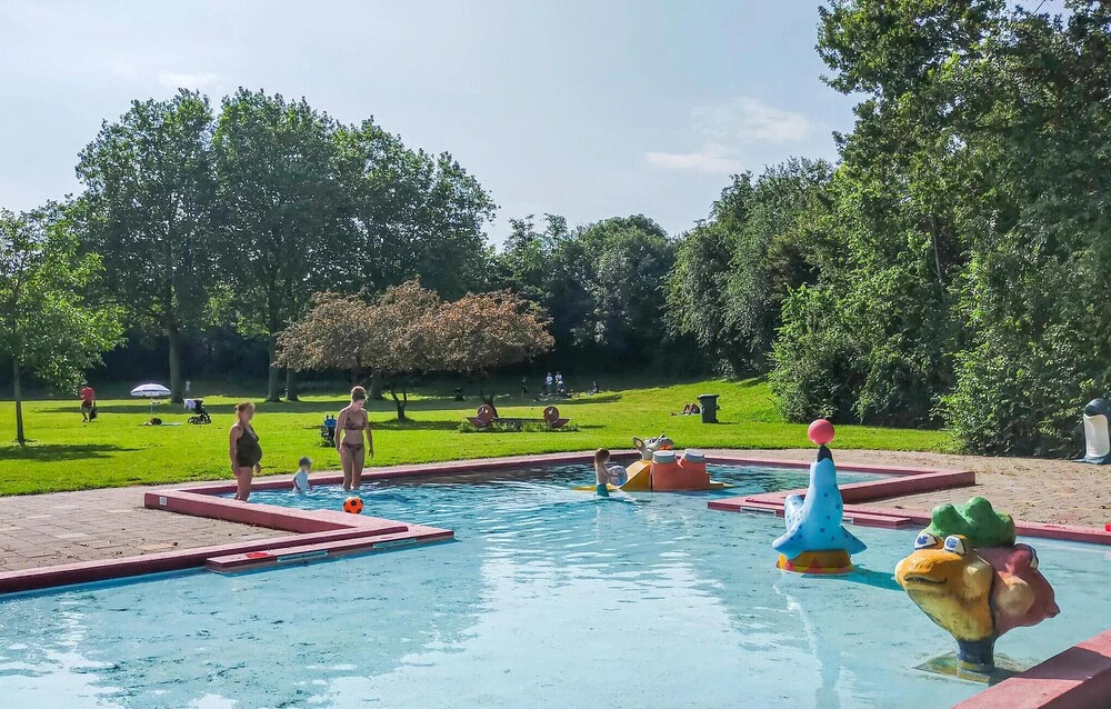 Gorgeous Home In Heinkenszand With Wifi