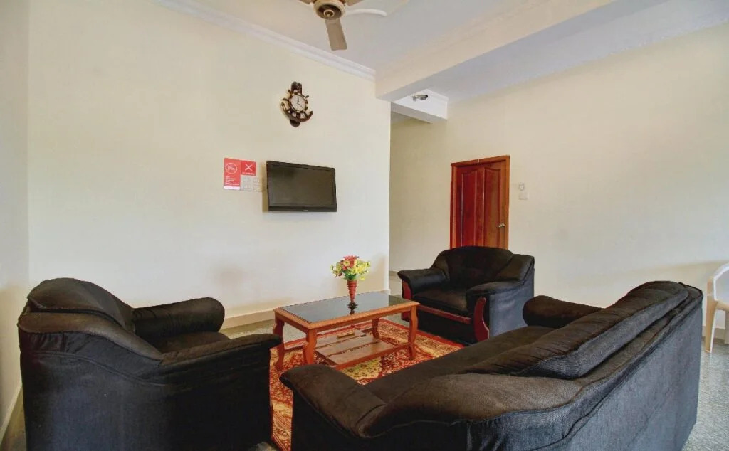 OYO Flagship 42700 White Sand Guest House