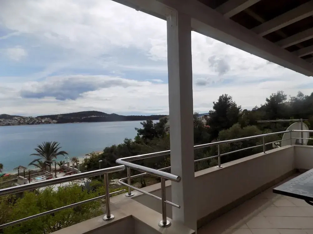Trogir Sunny Apartments With Sea View