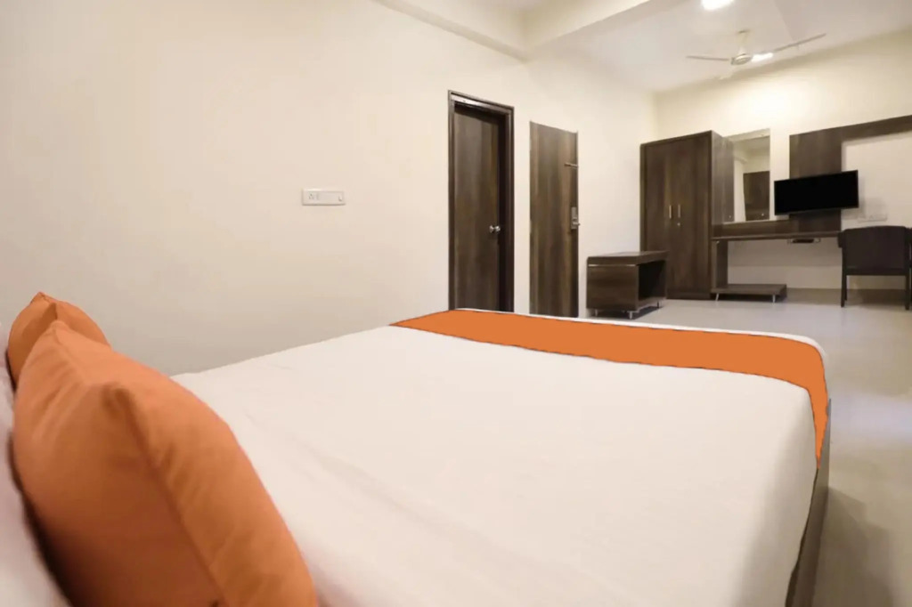 FabHotel Royal Serenity