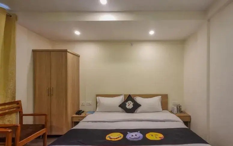 Hotel Emoji Inn