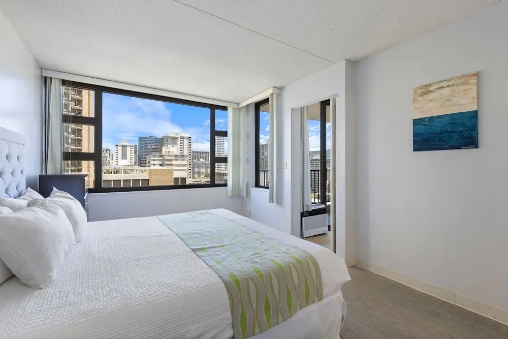 Deluxe Garden View Waikiki Banyan, Free Parking by Koko Resort Vacation Rentals