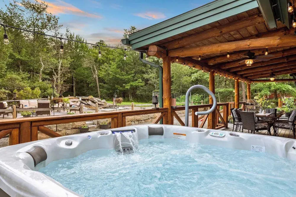 Bigwood Cabin Near Camelback Skiing, Hot Tub, Game Room, Firepit & Yard