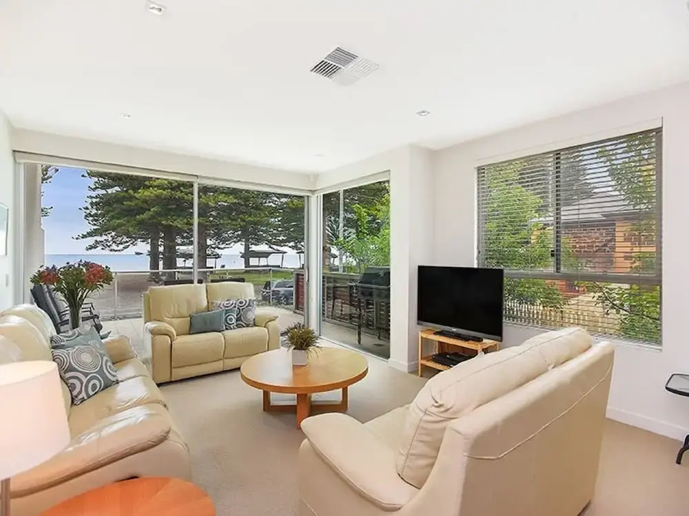 Breeze Beachfront Apartment no 1 - First Floor