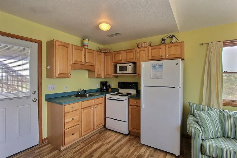 40 Hatteras Blew Studio Bedroom Condo by RedAwning