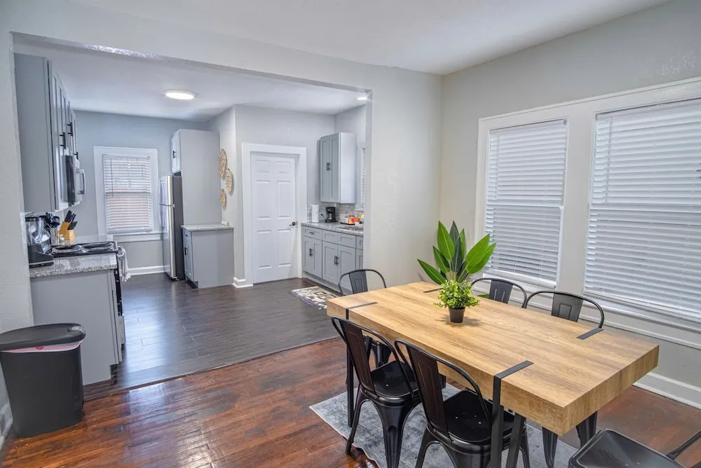 Trendy 2 BR Prime Apt Near DTWN, Pearl, Fort Sam!