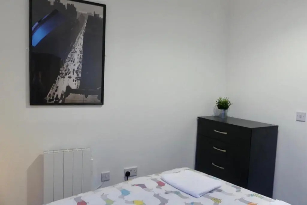 Bright and Modern 4 Person Apartment In City Centre