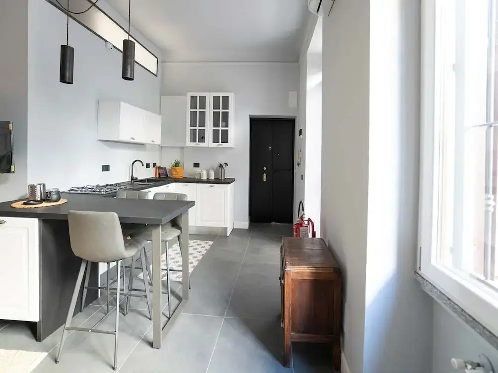 Charming Modern Apartment Near Argonne