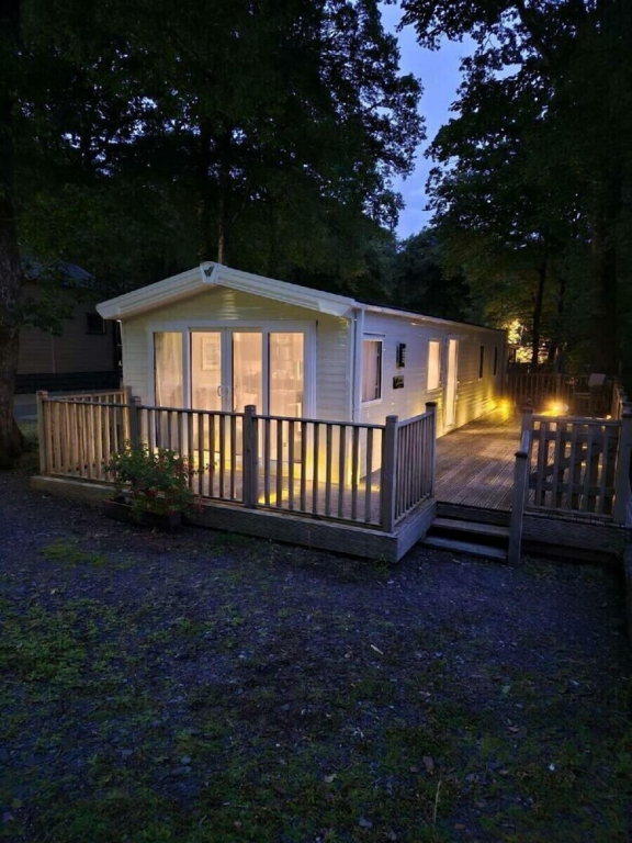 145 Woodside View