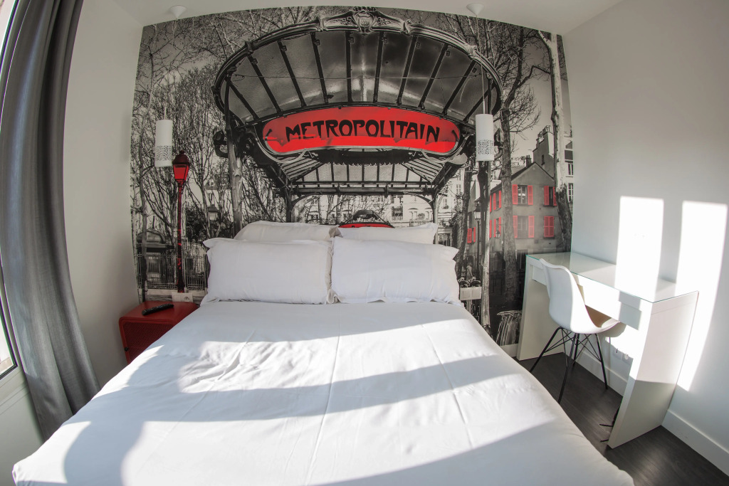 Glams Hotel