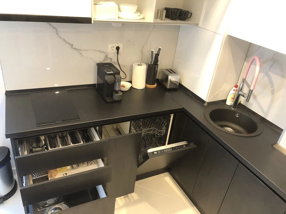 West Park 2 Residence by Lake View