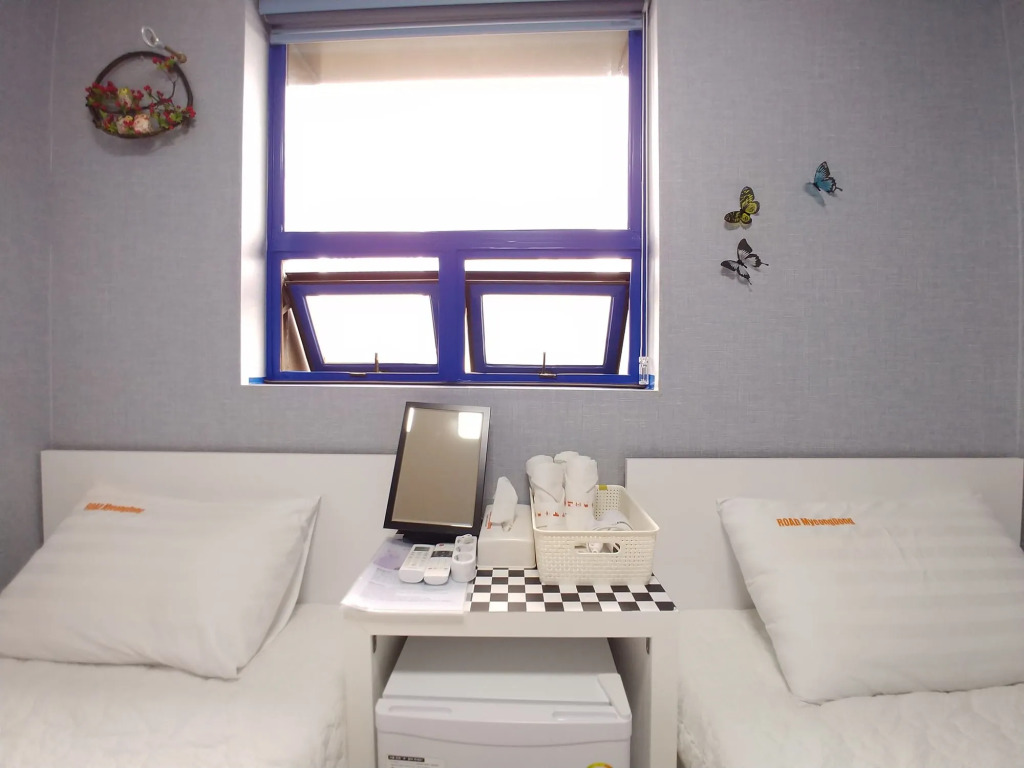Road Myeongdong Guesthouse