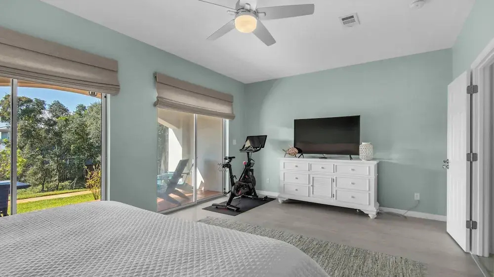 .2 Miles From Beach, Bright and Modern Townhome, 3bd, 3bth