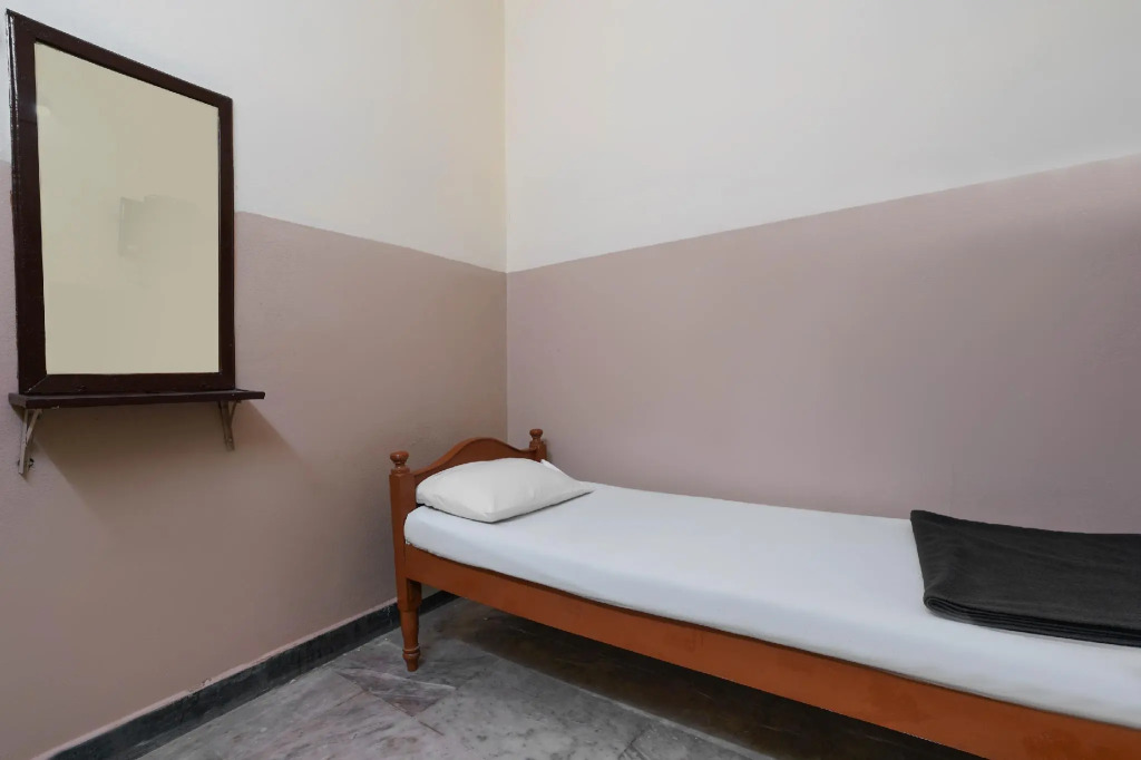 SPOT ON 48349 Sri Sai Lohith Lodge