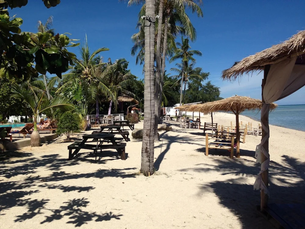 The Beach Village - Hostel