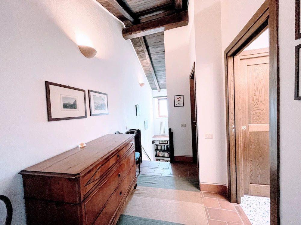 Vicolo - Sleeps 5 With air Con, Wifi, Balcony for Dining and Pool
