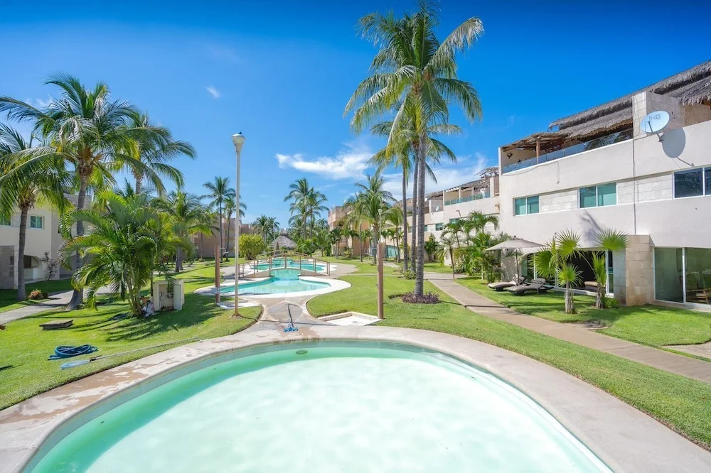 JUUB Luxury 3 Bedroom House at Playa diamante