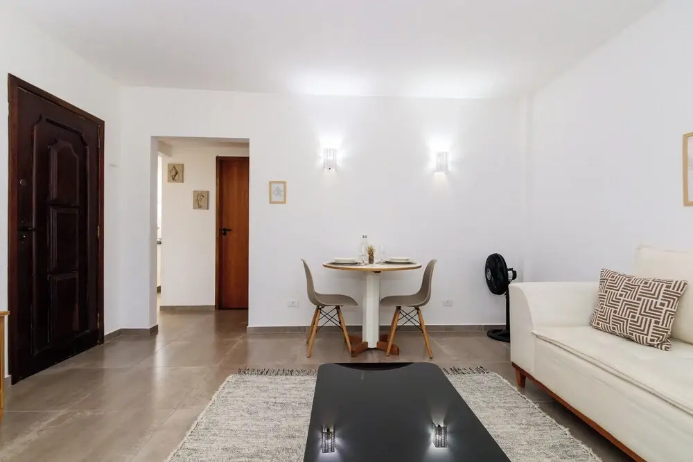 Local 102 Apartment
