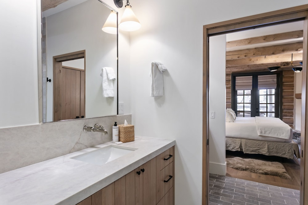 Pine Inn 9 - Two Bedroom with Spa Trail's End Lodge 2 Condo