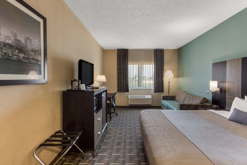 Quality Inn Galesburg near US Highway 34 and I-74