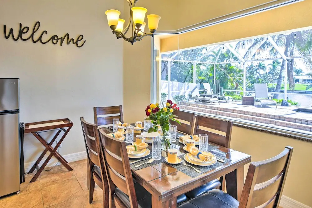 Waterfront Pool & Spa: Relaxing Cape Coral Retreat