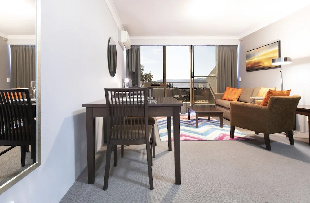 Horizons 418 - Lake Jindabyne Waterfront