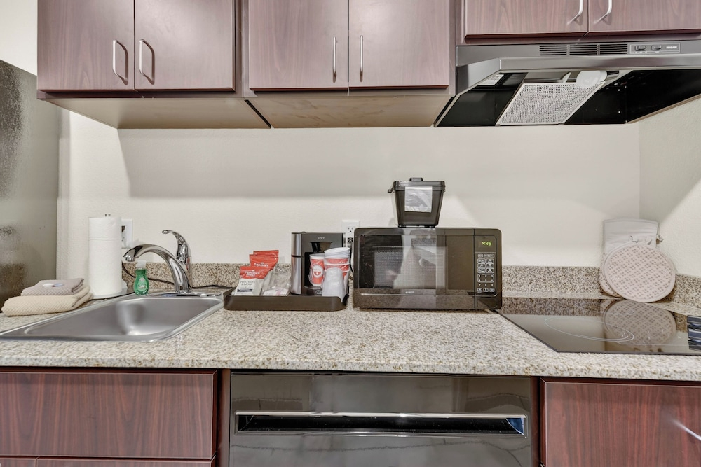 Cobblestone Hotel & Suites - Eaton