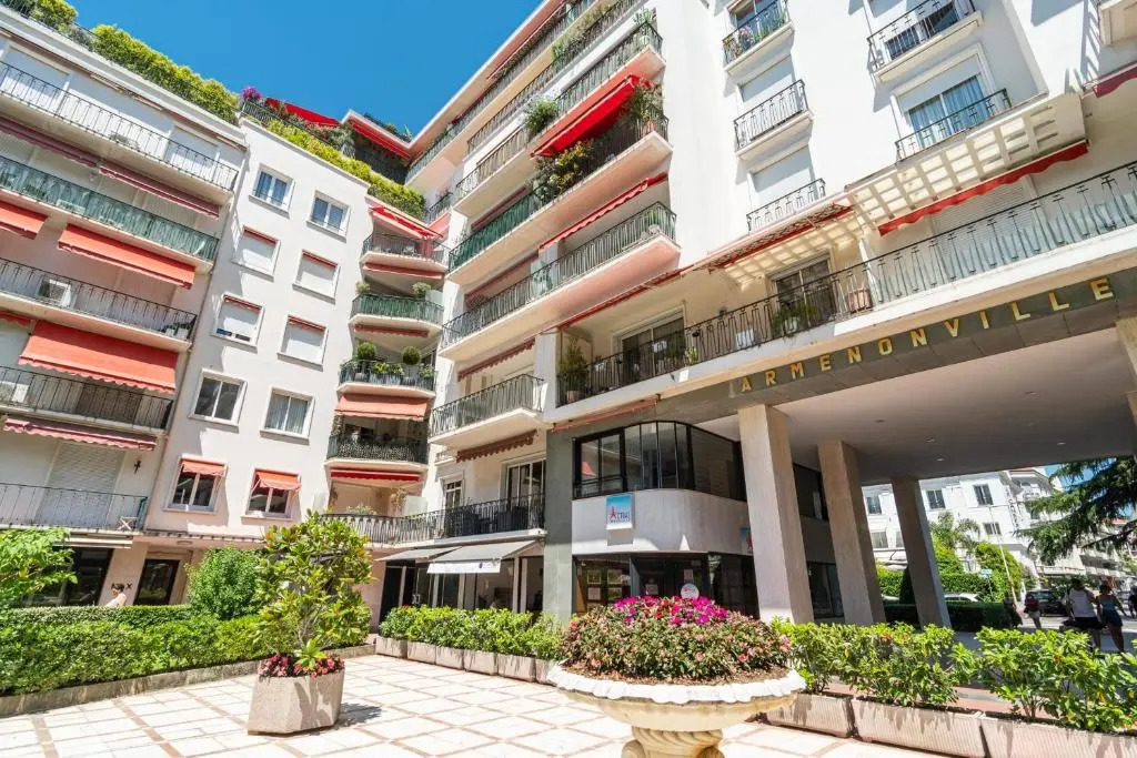 Cannes Center La Croisette Splendid 2 BR in premium residence gardens and balcony by Olam Properties