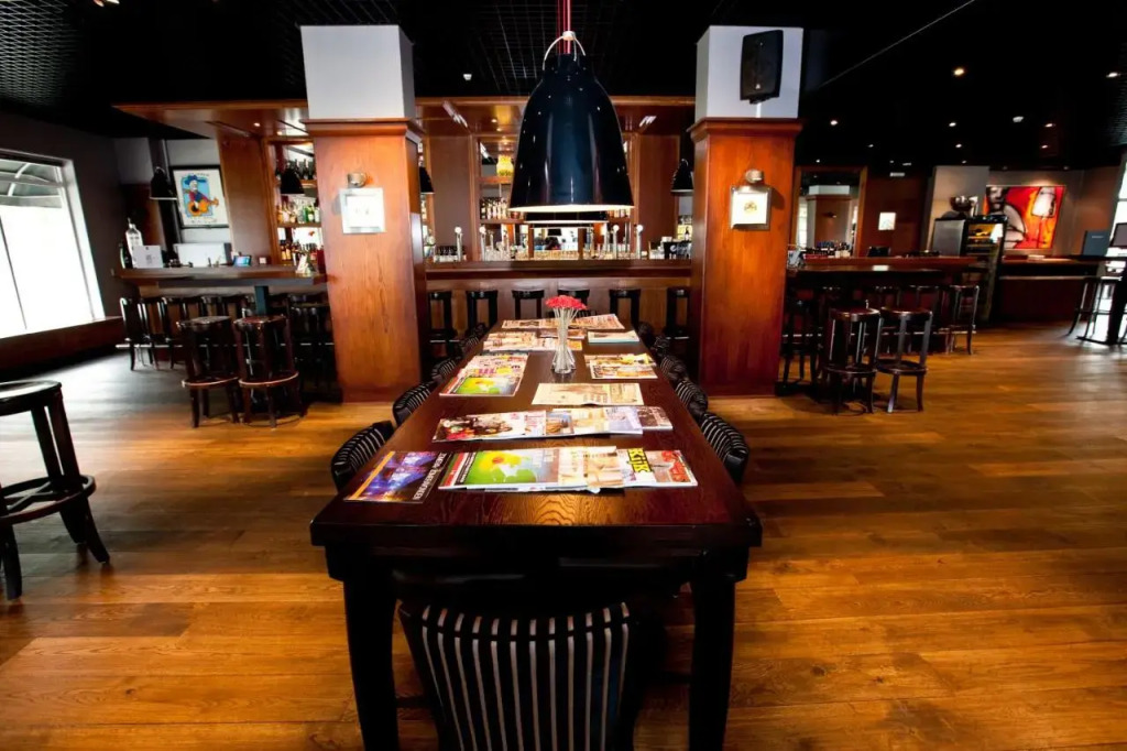 Golden Tulip Amsterdam Art
