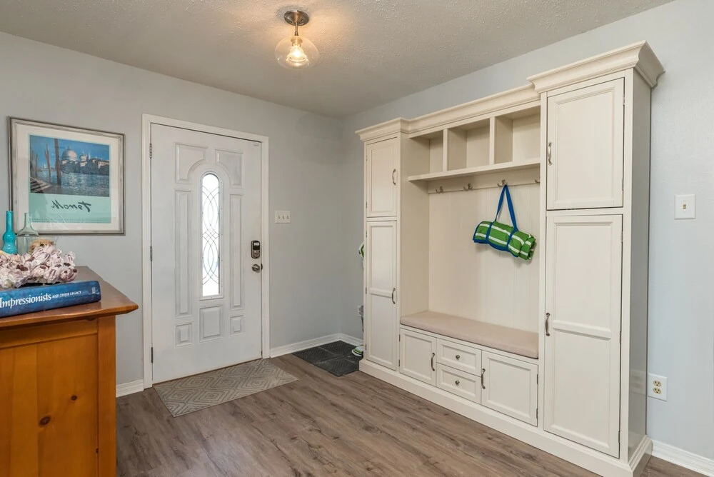 At Last! - Private Bay Beach! Unique Octagonal House Offers Views From Nearly Every Room. Enjoy The Lovely Wrap Around Porch. 3 Bedroom Home by Redawning