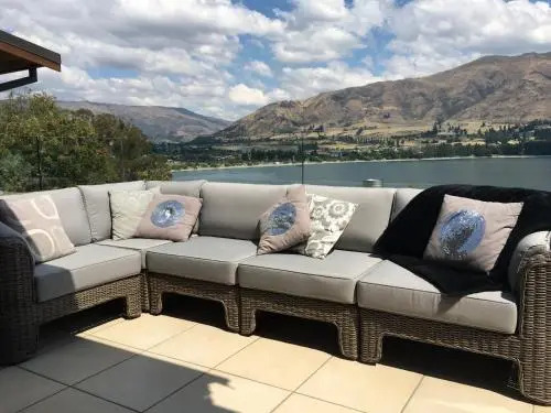 Lakeview Heights Luxury Apartment 2