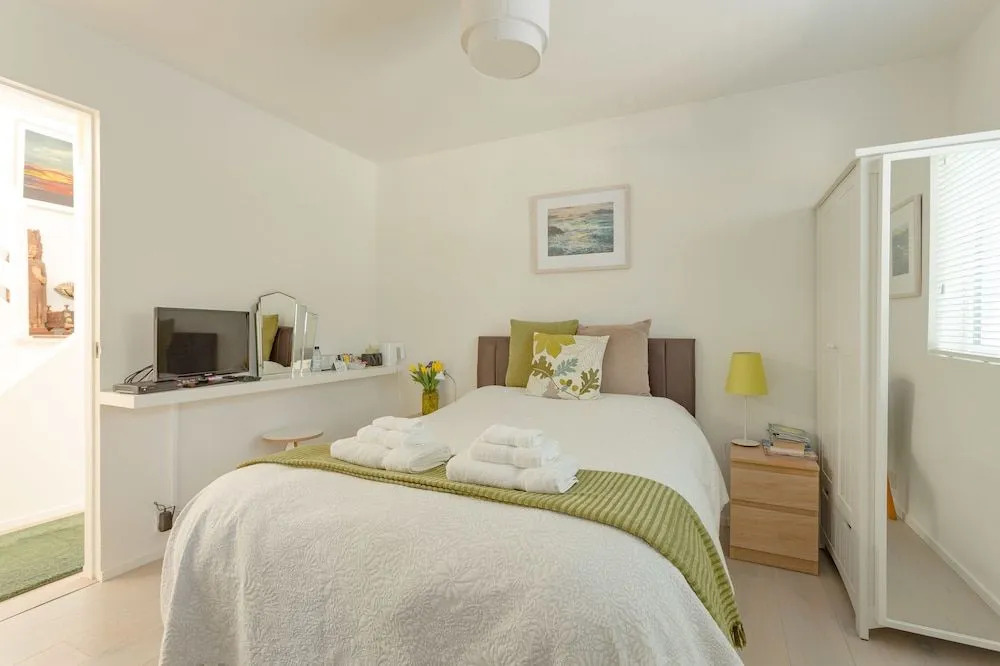 KnoydART Bed and Breakfast