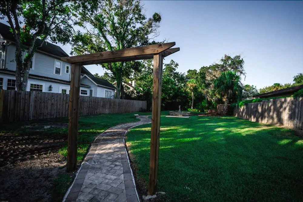 Live Oaks Inn