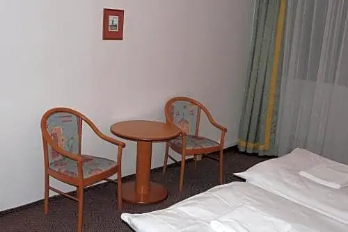 CMC Residence & Conference Inn
