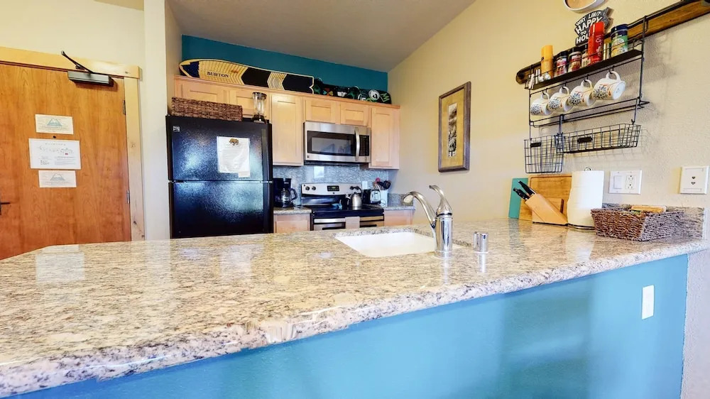 Sunstone 127 Modern Condo At Sunstone Lodge with Great Complex Amenities near Ski-In Ski-Out by RedAwning