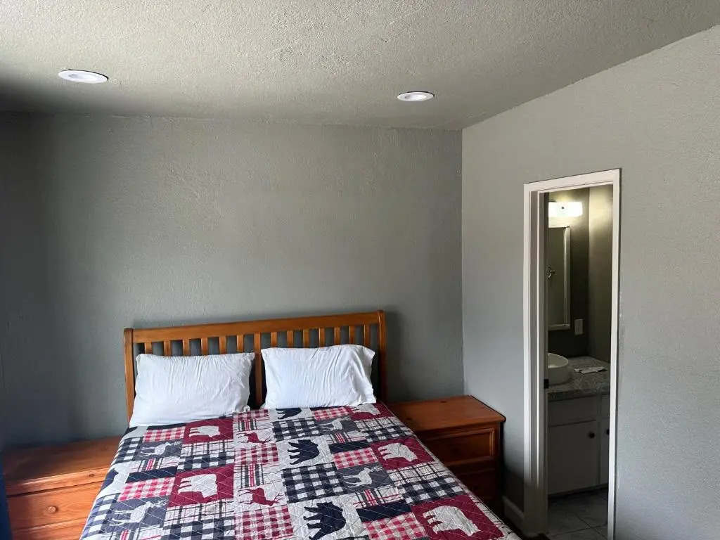 Mountain Trail Lodge and Vacation Rentals