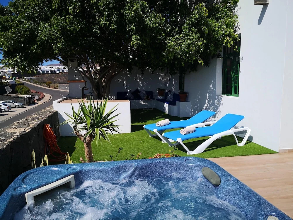 House With 3 Bedrooms in Playa Blanca, With Wonderful sea View, Shared Pool, Enclosed Garden Near the Beach