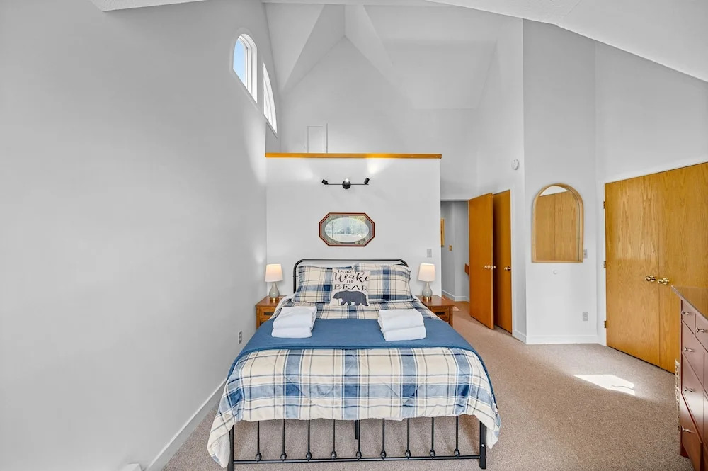 Beautiful 2br/2ba Fall Line Condo W/ Mountain Views, Pool, Hot Tub, Sauna, Shuttle. G6b 2 Bedroom Condo