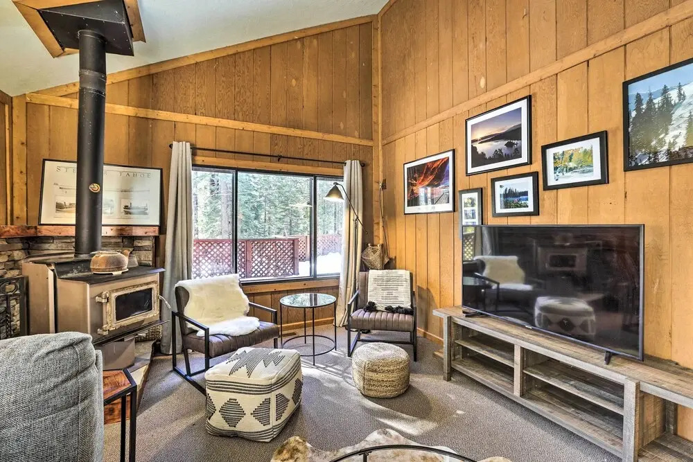 Tahoe Vista Cabin w/ Deck: 1 Mi to Kings Beach!