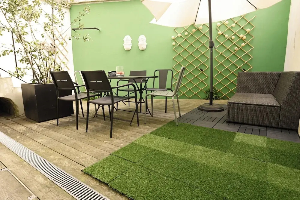 Stylish 3 Bd 3 Bath Duplex In Brussels