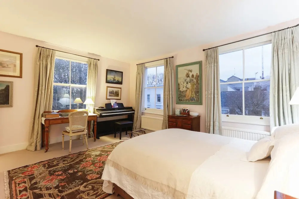 JOIVY Attractive Chelsea Apartment Sleeps 4